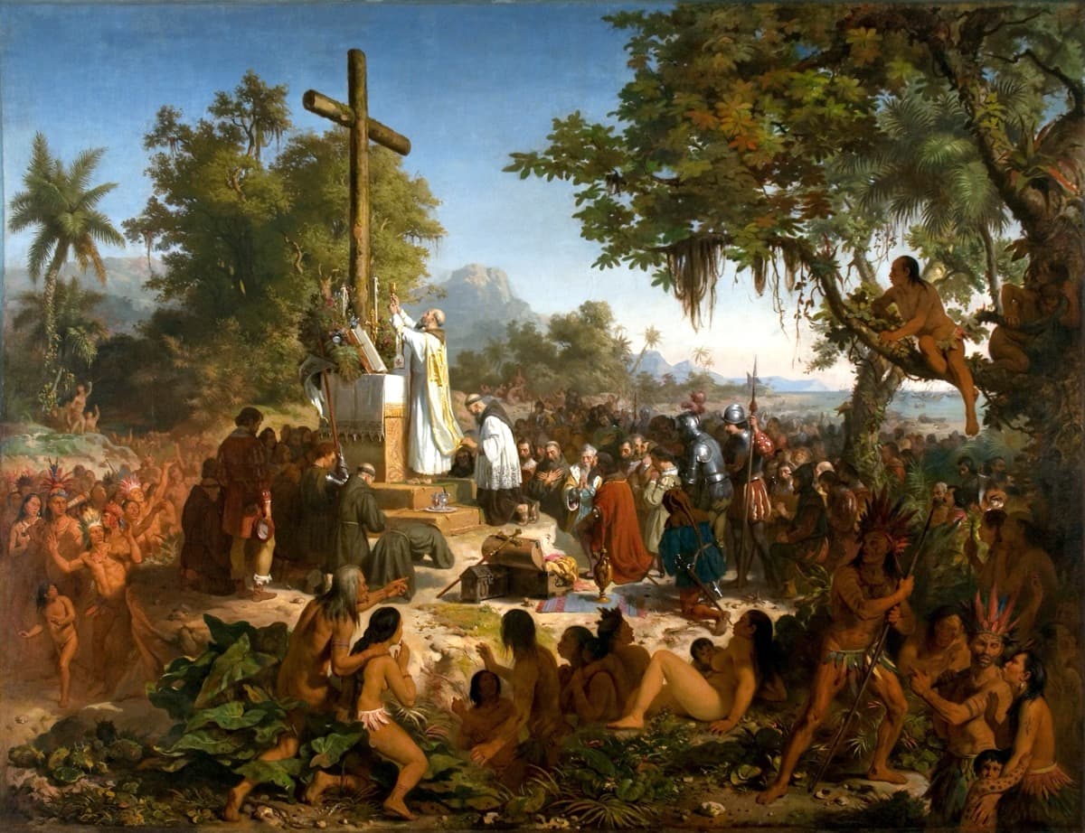 La première messe au Brésil, peinte en 1860 : une croix dressée dans la forêt, des Portugais agenouillés et des Tupi assis tout autour